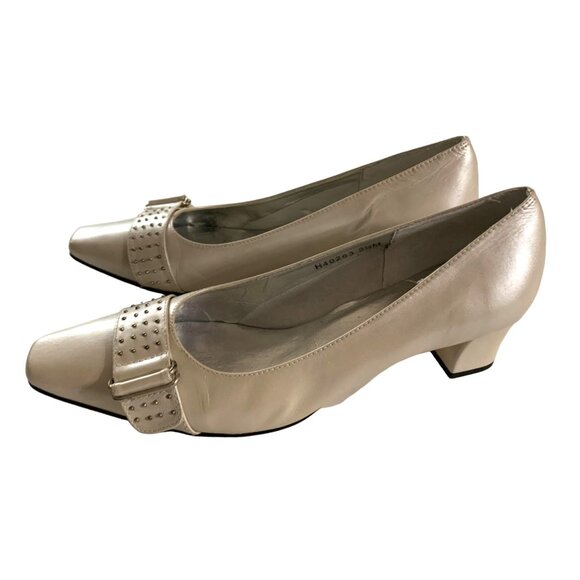 Ros Hommerson Womens Size 8.5 M Tan beige Buckle Beaded Toe Block 2 in Heel - Picture 3 of 7